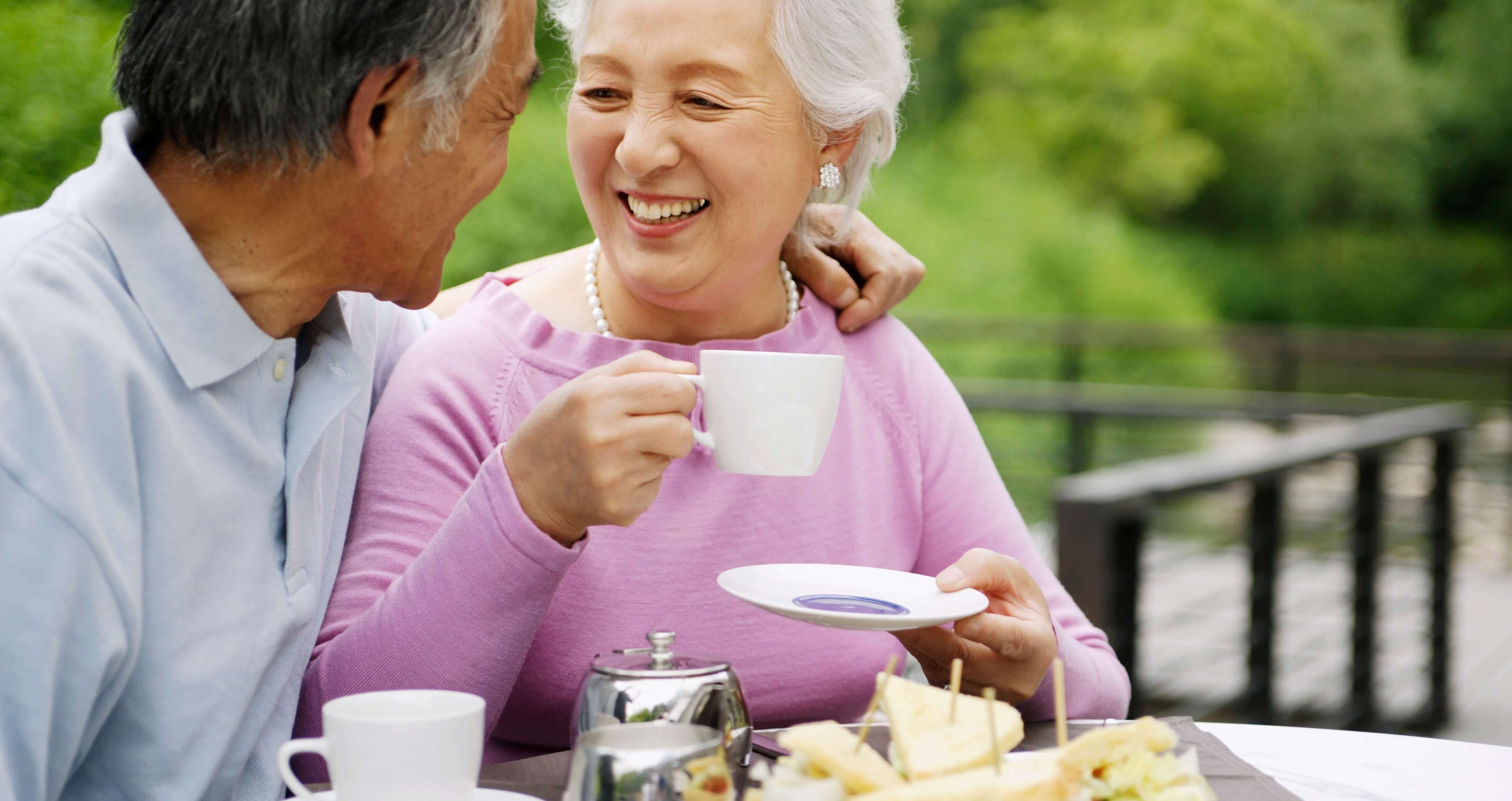 elderly-couple-having-tea-in-garden